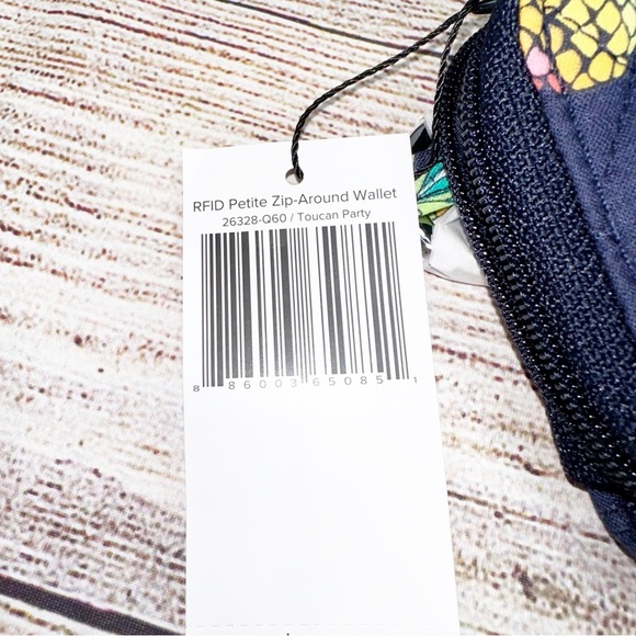 NWT Vera Bradley Navy Pineapple and Toucan RFID Petite Zip Around Quilted Wallet - Picture 9 of 12